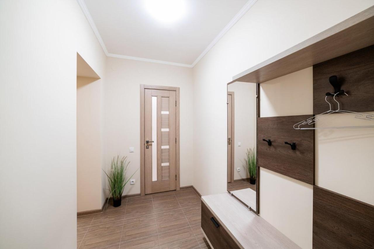 Центр Міста! Затишні Квартири В Новобудові! Aparthotel Uzhhorod Exterior photo